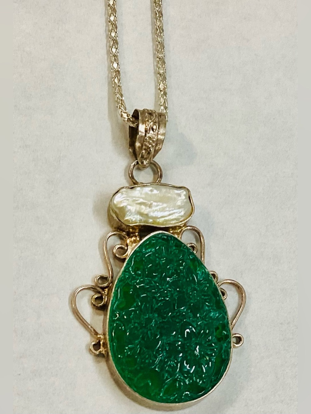 Beautiful Green Gemstone/Pearl Pendant (with an added Multi Colored necklace) 🌙 - Picture 2 of 3